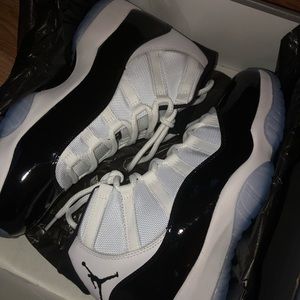 SOLD - Air Jordan Concords 18